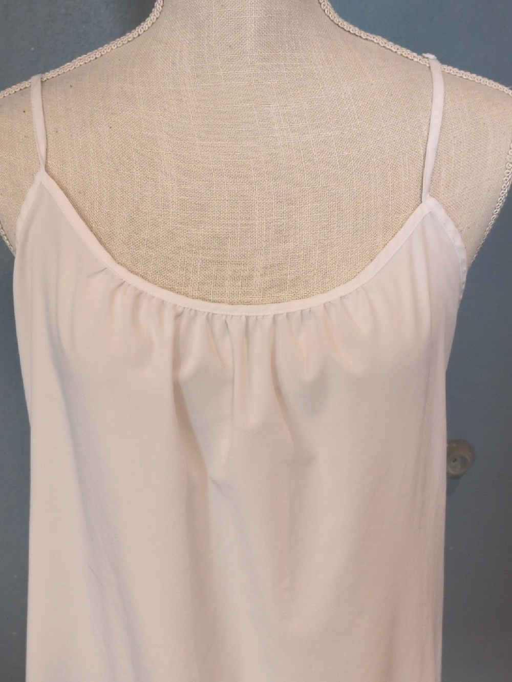 Time&Tru White Minimalist Ruched Flowy High-low Hem Tank Top Summer Resortwear - Picture 2 of 10